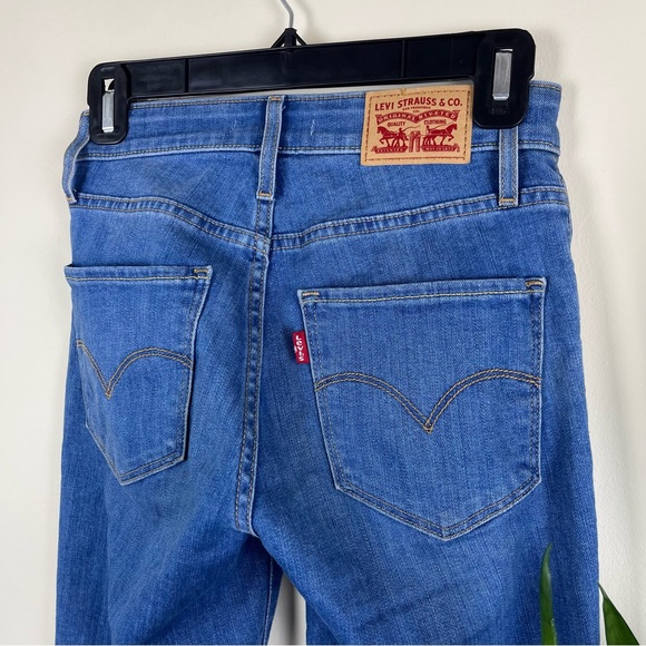 Levi’s 721 High Rise Skinny Light Blue Jeans with Ripped Knee - Size 25 - Picture 11 of 16